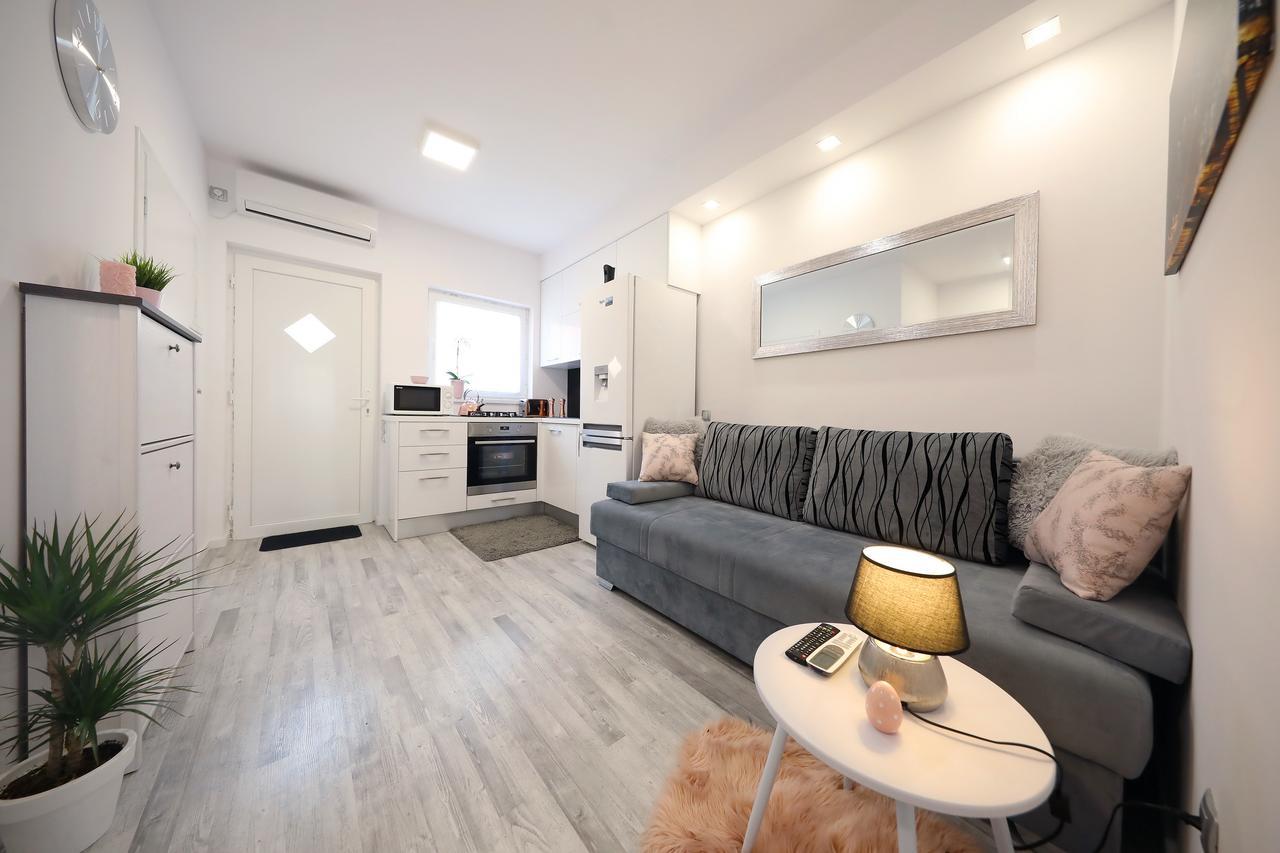 Apartment Mini ซาดาร์ ภายนอก รูปภาพ